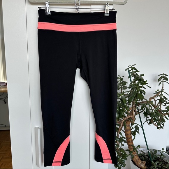 Lululemon Run: Inspire Crop II - Picture 1 of 7